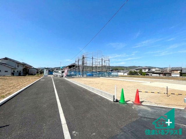 ●生駒郡斑鳩町法隆寺　第1期　新築一戸建ての前面道路含む現地写真|周辺は閑静な住宅街です。前面道路もしっかりと有りますので車の出し入れも安心ですよ！