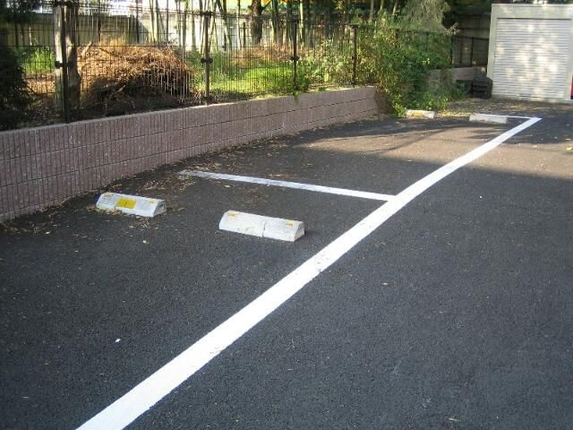 メゾンドブリックの駐車場