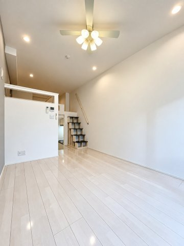 京都市山科区音羽伊勢宿町のアパートの居間・リビング|同タイプイメージ写真のため現況を優先いたします。