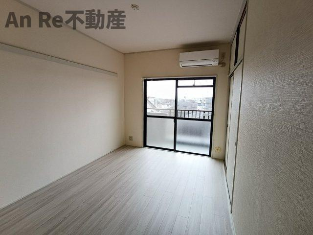 川口市大字安行原の賃貸マンションの居間・リビング