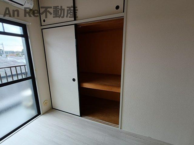 川口市大字安行原の賃貸マンションの収納