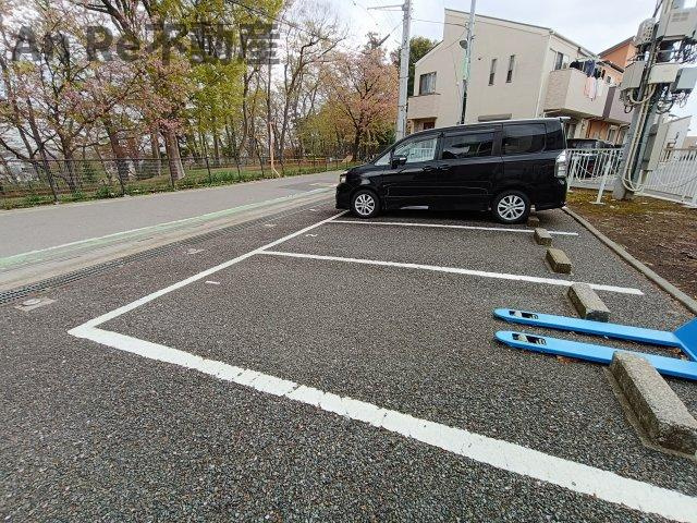 川口市大字安行原の賃貸マンションの駐車場