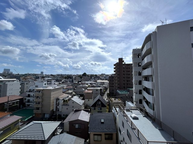 何もなさそうで意外となにかはある地。それが西横浜。何と言っても横浜駅まですぐの距離感は、毎日のこととなると見逃せない高ポイント！室内仕様もGOODな『リブゼ西横浜』リノベーションの展望