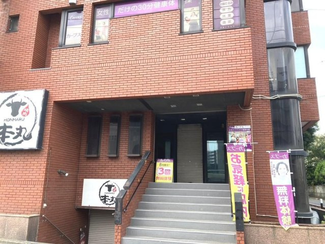 松戸市東平賀の店舗事務所のエントランス