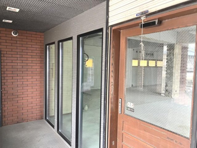 松戸市東平賀の店舗事務所のエントランス