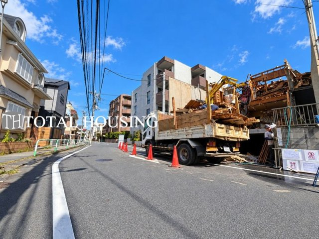 【前面道路含む現地写真】 | 世田谷区砧4丁目　建築条件付き売地　全2区画