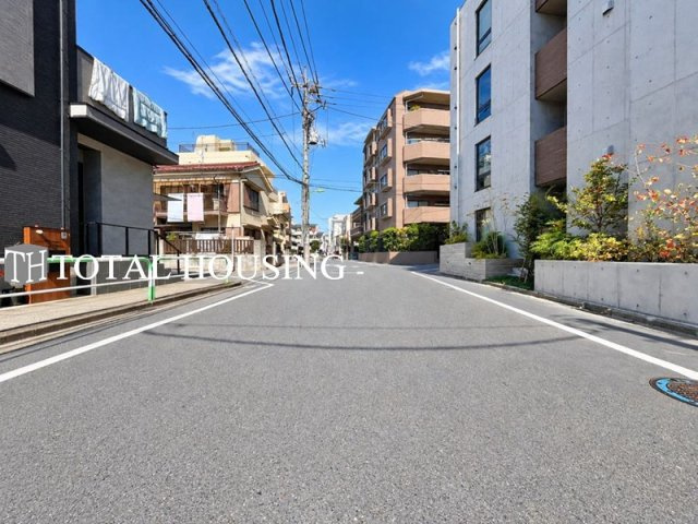【前面道路含む現地写真】 | 世田谷区砧4丁目　建築条件付き売地　全2区画