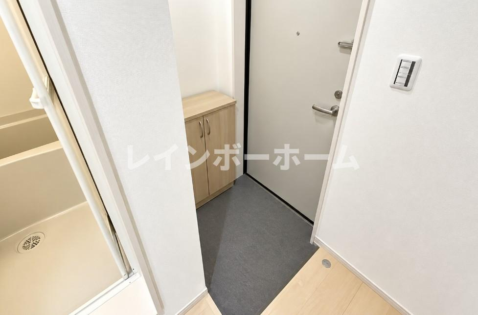 アイプログレイス西新井栄町の玄関