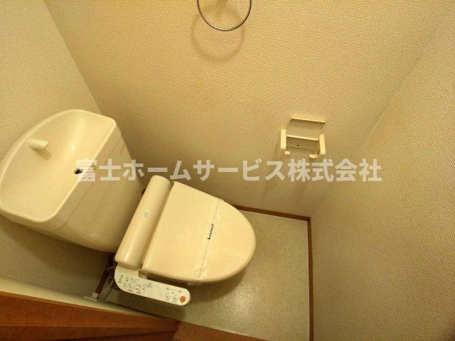 レオパレスカサブランカⅡのトイレ|明るく清潔感のあるトイレ