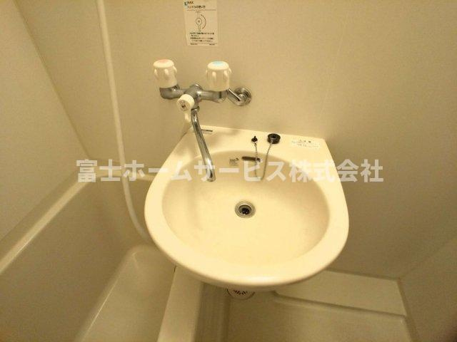 レオパレスカサブランカⅡの洗面所|鏡を備え　準備のしやすい洗面台