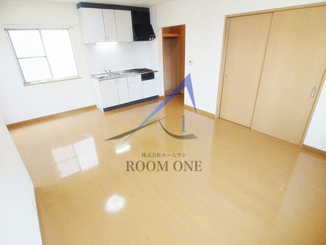 クレストコートの居間・リビング|洋室のお部屋です。