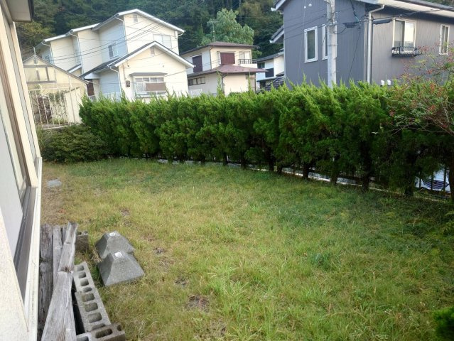 山岸３丁目貸家の庭