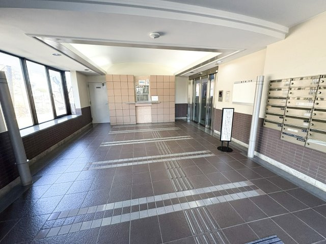 シャルマンコーポ板橋徳丸のエントランス|ペット飼育可能！平成８年築・オートロック付きマンション、シャルマンコーポ板橋徳丸は即日現地案内可能となっておりますので、お気軽にお問い合わせください！