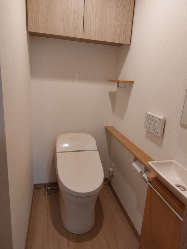 ルーブル東十条弐番館のトイレ|落ち着いた色調のトイレです
