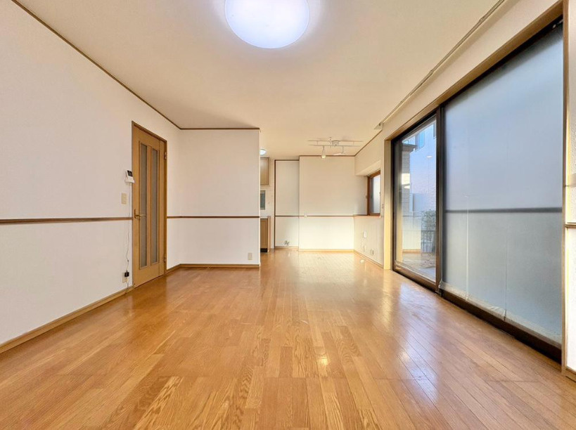 流山市江戸川台西3丁目　中古戸建　平成8年築の居間・リビング
