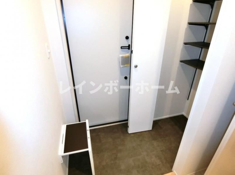 ｄｅｎ　ｄｏｕｃｅ　デンドゥースの玄関
