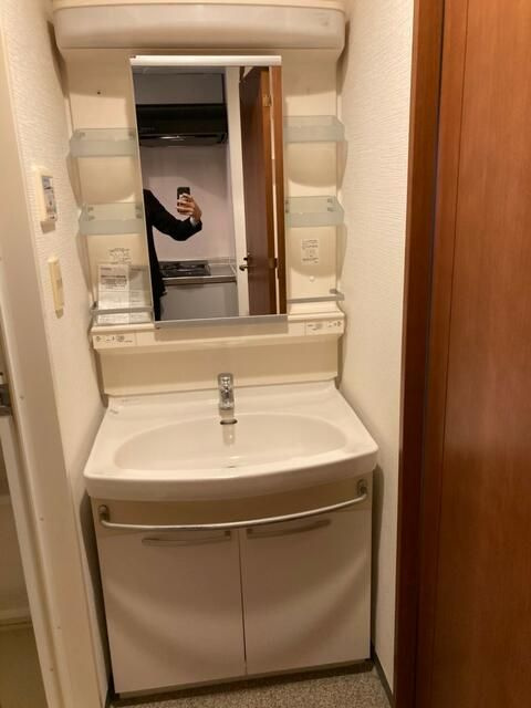 アンベリール新宿の洗面所