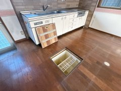 光市光井2丁目　戸建てのキッチン|床下収納