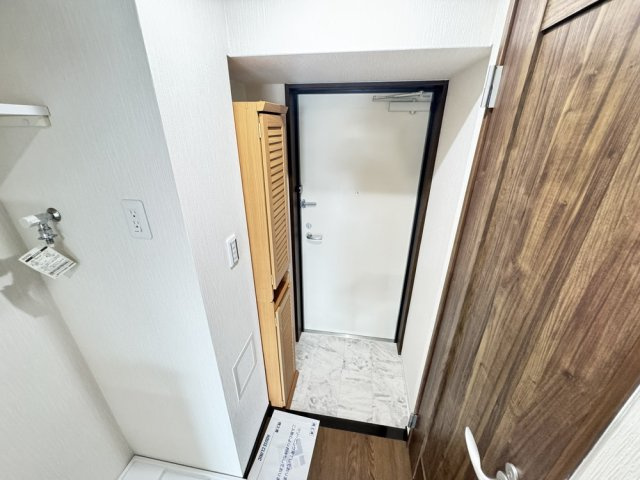 ヒルズ八尾本町の玄関