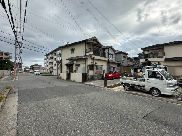 明石市大久保町大窪　新築戸建ての前面道路含む現地写真