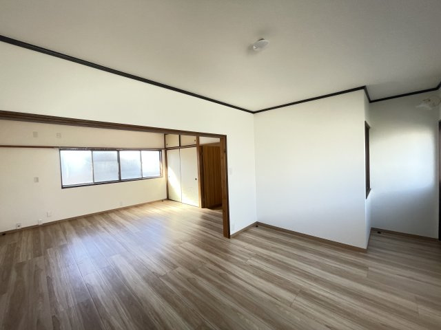 寝屋川市高柳２丁目のテラスの居間・リビング