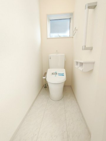 三郷市　栄1丁目　新築戸建　全1棟  のトイレ|施工例です