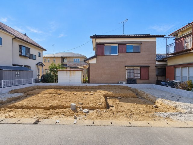 三郷市　栄1丁目　新築戸建　全1棟  の外観|ただいま建築中の新築戸建です。完成したばかりの住まいで、気持ちのよい新生活をスタートできる日が待ち遠しいですね。