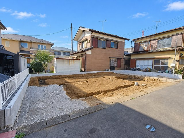 三郷市　栄1丁目　新築戸建　全1棟  の外観|着々と工事が進行中。完成後は明るく開放的な住空間が誕生予定です。今なら完成までの様子もご覧いただけます。