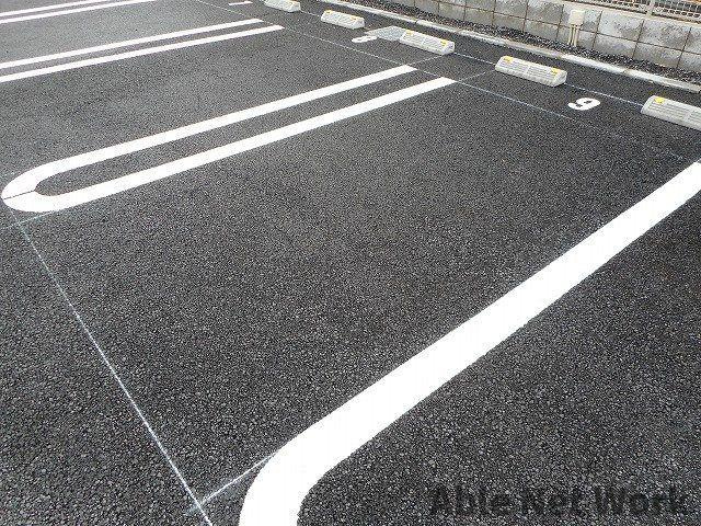 インプレスの駐車場