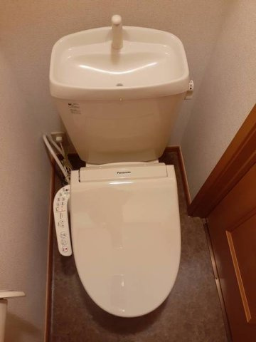 【トイレ】 | コウチターナ | 落ち着いた色調のトイレです