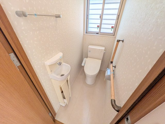 八王子市　元八王子町　中古戸建てのトイレ|～暖房温水洗浄機能付きトイレ　冬場は特に嬉しい機能ですね～