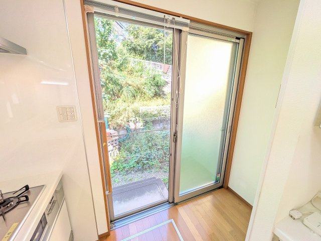 八王子市　元八王子町　中古戸建てのキッチン|～キッチン脇の勝手口～