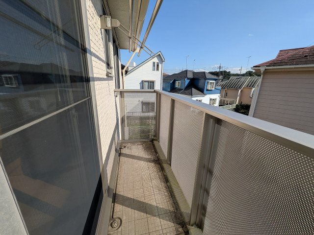 八王子市　元八王子町　中古戸建てのバルコニー|～陽当たりの良いバルコニー　洗濯物がよく乾きそうです～