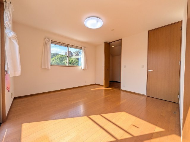 八王子市　元八王子町　中古戸建ての収納|～ウォークインクローゼットでお荷物がスッキリ収まります～