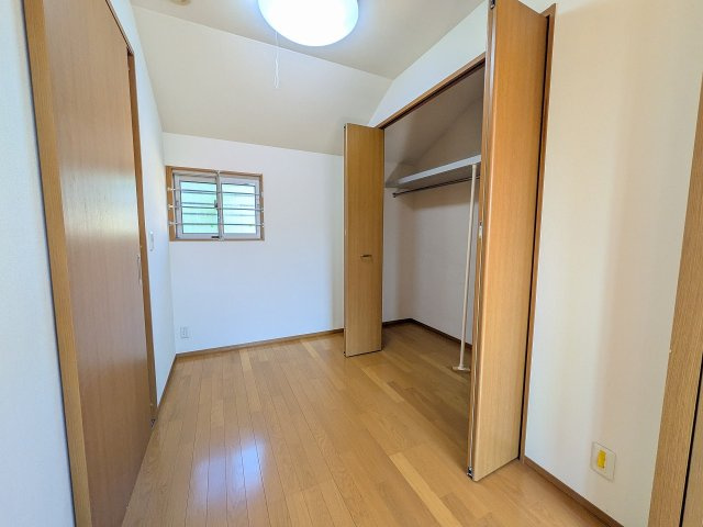 八王子市　元八王子町　中古戸建ての子供部屋|～2階7.5帖の洋室です～