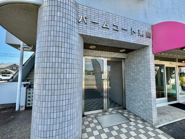 パームコート東山のエントランス