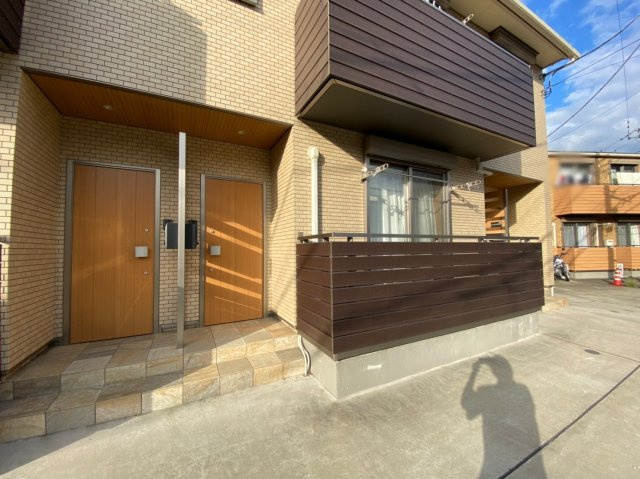 横須賀市追浜本町１丁目のアパートのエントランス|同施工タイプ