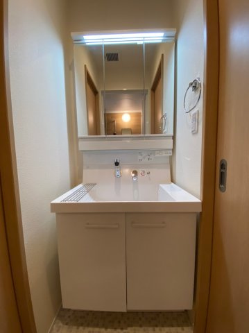 横須賀市追浜本町１丁目のアパートの洗面所|同施工タイプ