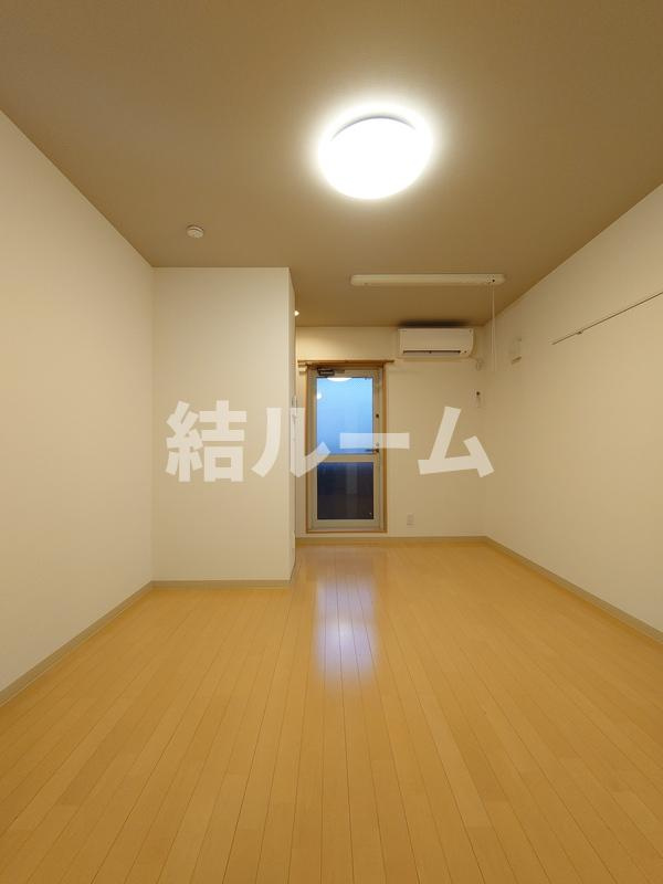 豊島区池袋本町４丁目のアパートの居間・リビング