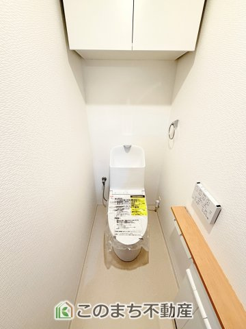 パークサイドパレスのトイレ|トイレ用品も収納できる棚もあり、清潔なトイレスペース☆