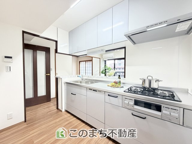 パークサイドパレスのキッチン|人気の対面式キッチン☆料理をしながらご家族とコミュニケーションが取れます♪