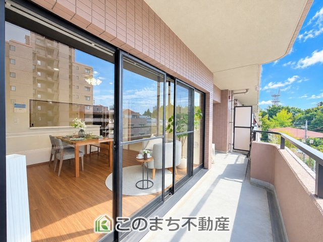 パークサイドパレスのバルコニー|南向きの大型バルコニーは陽当り良好です♪