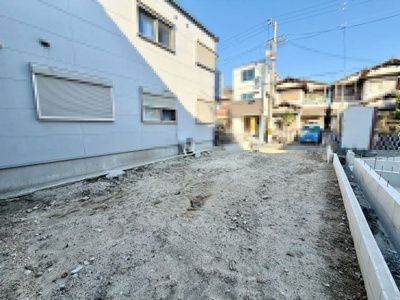 【外観】 |  石津町３丁　新築一戸建 | 駐車スペース１台分ございます！愛車の置き場所に困らないですね♪