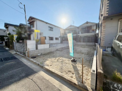 【前面道路含む現地写真】 |  石津町３丁　新築一戸建 | お客様にとって満足できる物件探しのお手伝いをさせていただきます。知識豊富なスタッフにお気軽にお問い合わせください。