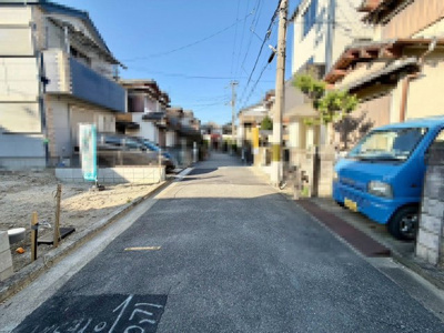 【外観】 |  石津町３丁　新築一戸建 | 【換気暖房乾燥機付】一坪以上の浴室でのびのび一日の疲れを癒して下さいね！浴室に窓が付いているので、換気ができて湿気やカビ防止になりますよ♪