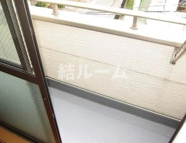 豊島区池袋本町１丁目のアパートのバルコニー