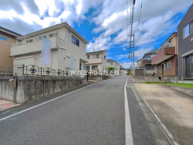 『八王子市中古戸建て』八王子市長房町787-19【仲介手数料無料】　八王子市長房町　の前面道路含む現地写真