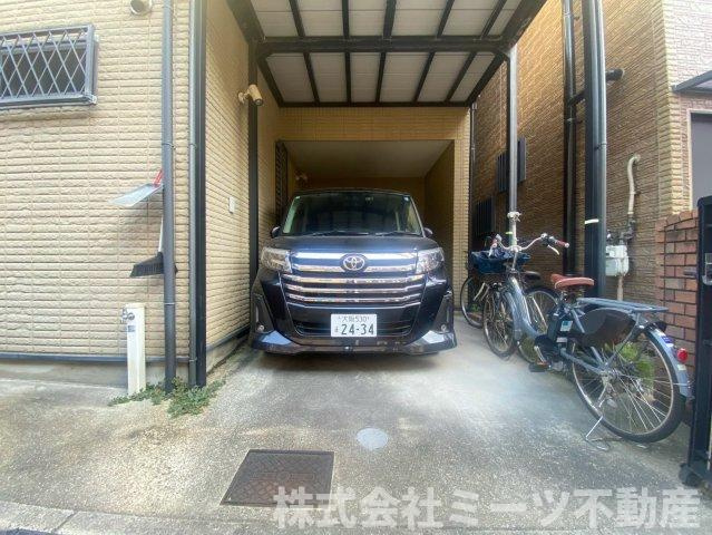 御厨南三丁目　中古戸建の駐車場