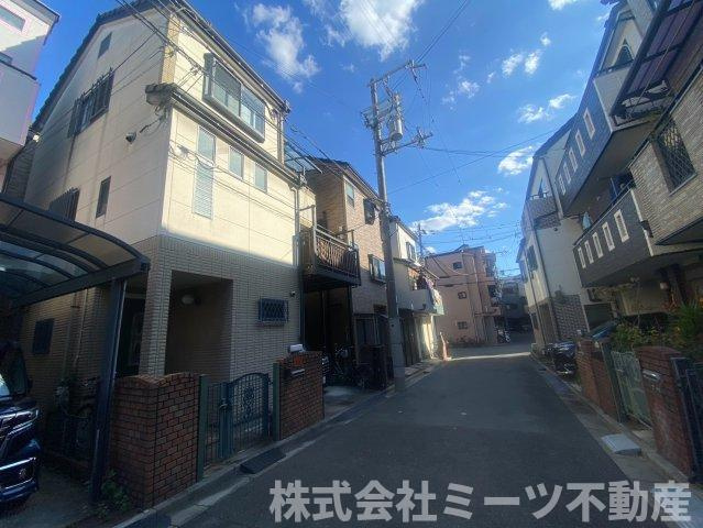 御厨南三丁目　中古戸建の前面道路含む現地写真