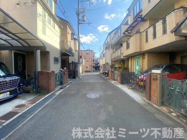 御厨南三丁目　中古戸建の前面道路含む現地写真